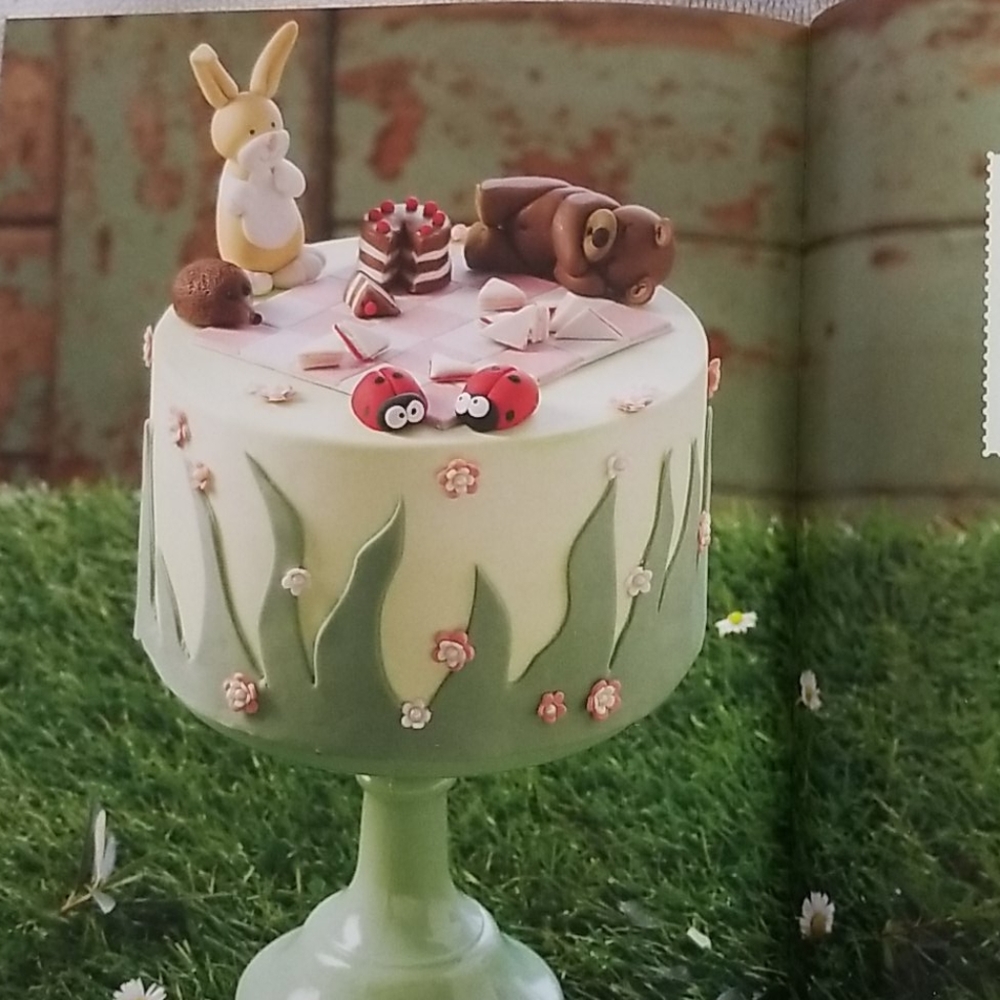 NEW Chocolate Modeling Cake Decorating Cookbook - Picture 11 of 16